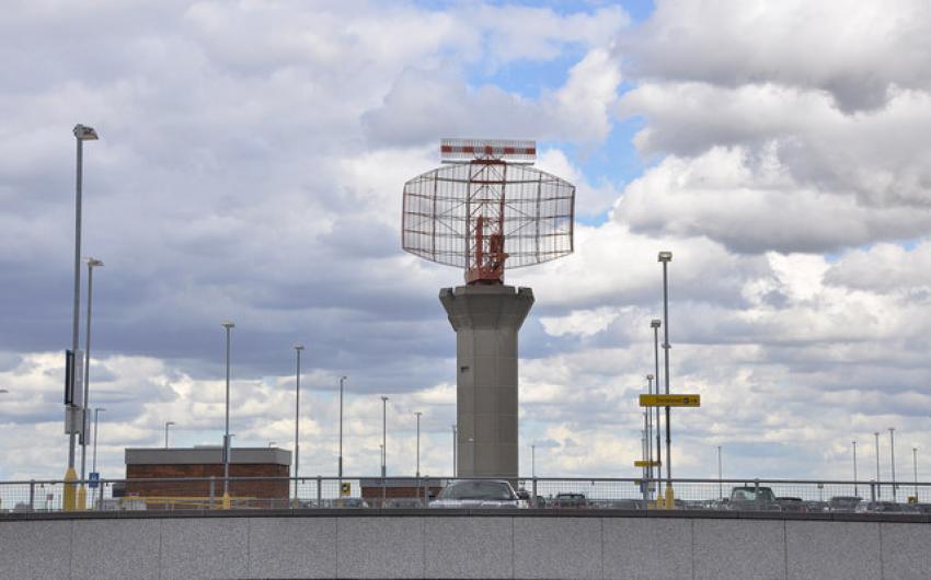 Heathrow radar - FabScene(ファブシーン)| テクノロジーの「現場」を記録するメディア FabScene(ファブシーン)| テクノロジーの「現場」を記録するメディア
