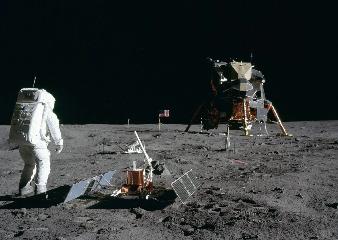 月面着陸57年、アポロ11号を導いた約14万5000行がGitHubで公開中