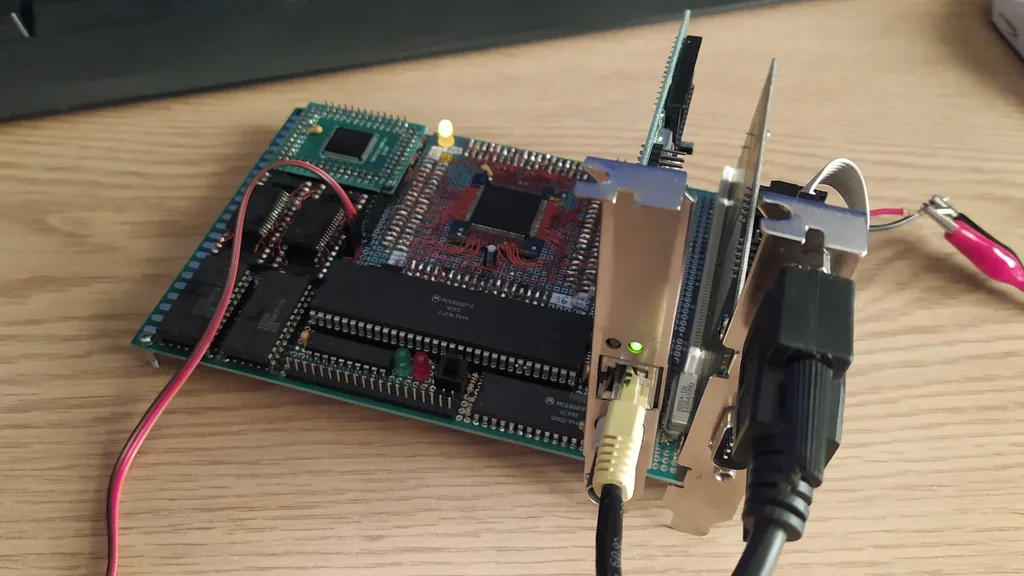 1979年の68000にPCIスロット2本を自作、ネットにも接続可能 - FabScene 1979年の68000にPCIスロット2本を自作、ネットにも接続可能 - FabScene