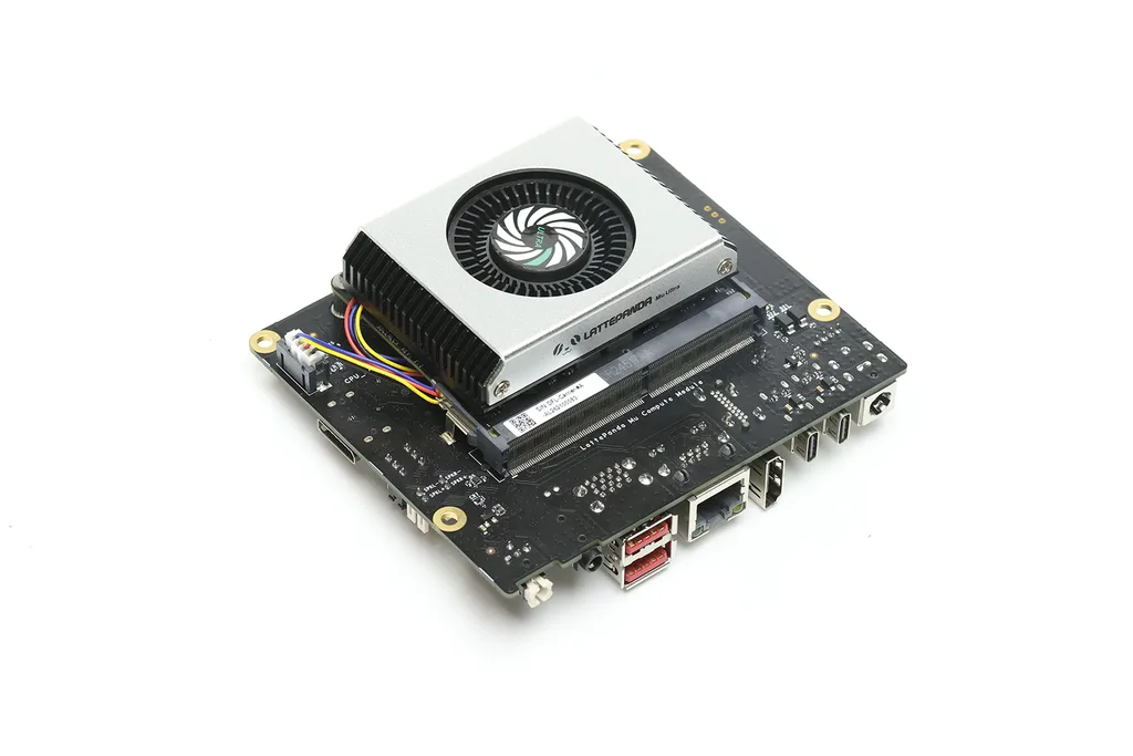 透明磁気スイッチ搭載のカスタマイズキーボード「MagTran M3